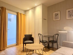 Studio meublé rénové dans le quartier Saint-Nicolas séjour