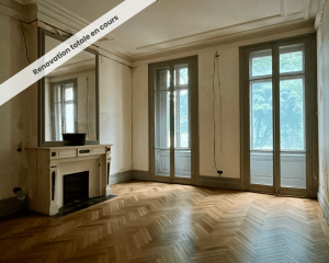 Bureau Grand Théatre - Bureau privé dans coworking à louer à Bordeaux Saint Seurin sur rue vue Basilique 28,5 m2