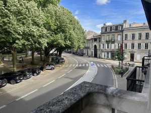 Bureau privé dans coworking à louer à Bordeaux Saint Seurin balcon