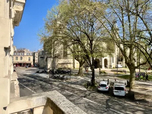 bureaux-d-exception-prestation-ancienne-saint-seurin-place-des-martyrs-de-la-resistance-balcon