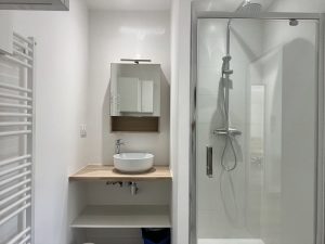 A LOUER APPARTEMENT T2 MEUBLE AVEC TERASSE SALLE DE BAIN