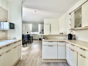 À louer maison meublée avec terrasse cuisine 2