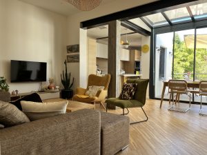 Maison location meublé avec jardin 3 chambres salon