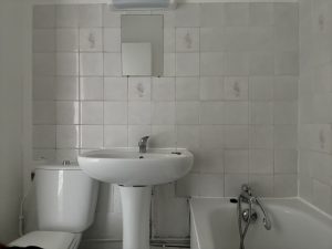 a louer studio lumineux pellegrin salle bain