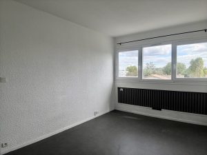 a louer studio lumineux pellegrin sejour 3