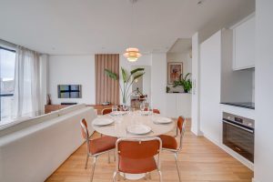 à louer superbe T2 lumineux totalement renove salle manger