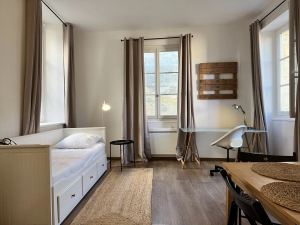 a_louer_studio_meuble_lumineux_salon